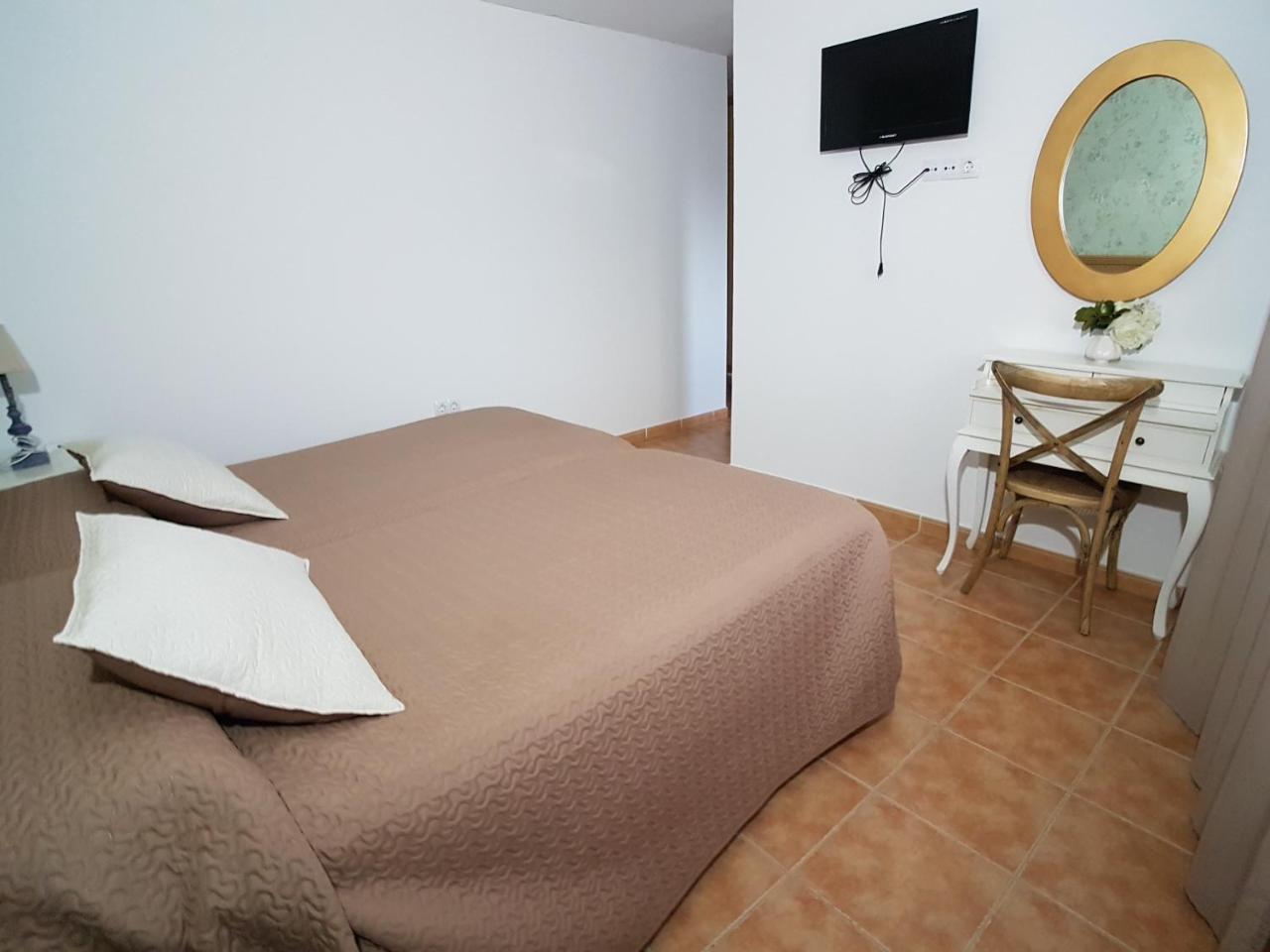 Hostal Meson La Era Риогордо Экстерьер фото