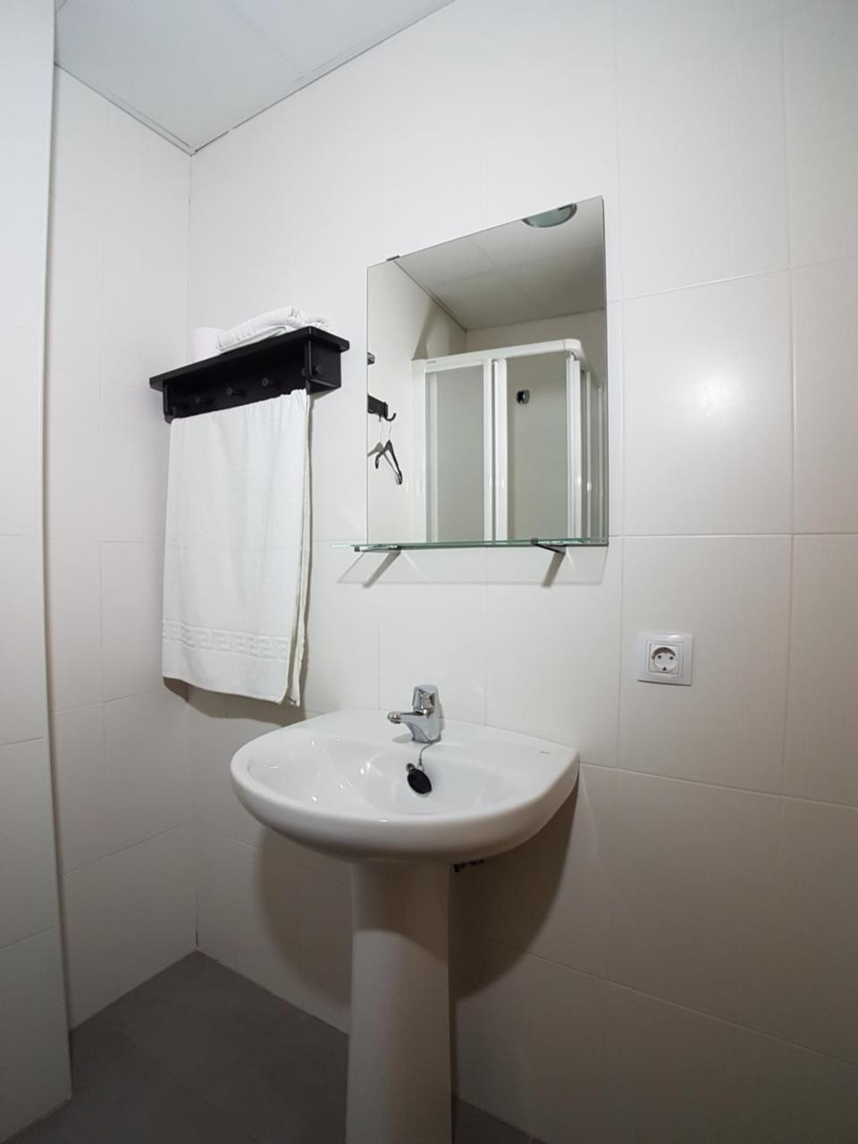Hostal Meson La Era Риогордо Экстерьер фото