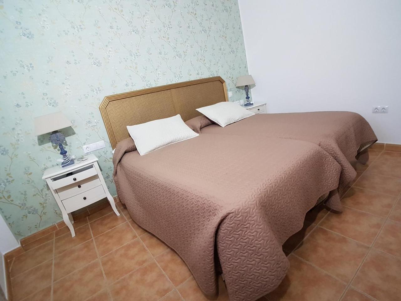 Hostal Meson La Era Риогордо Экстерьер фото