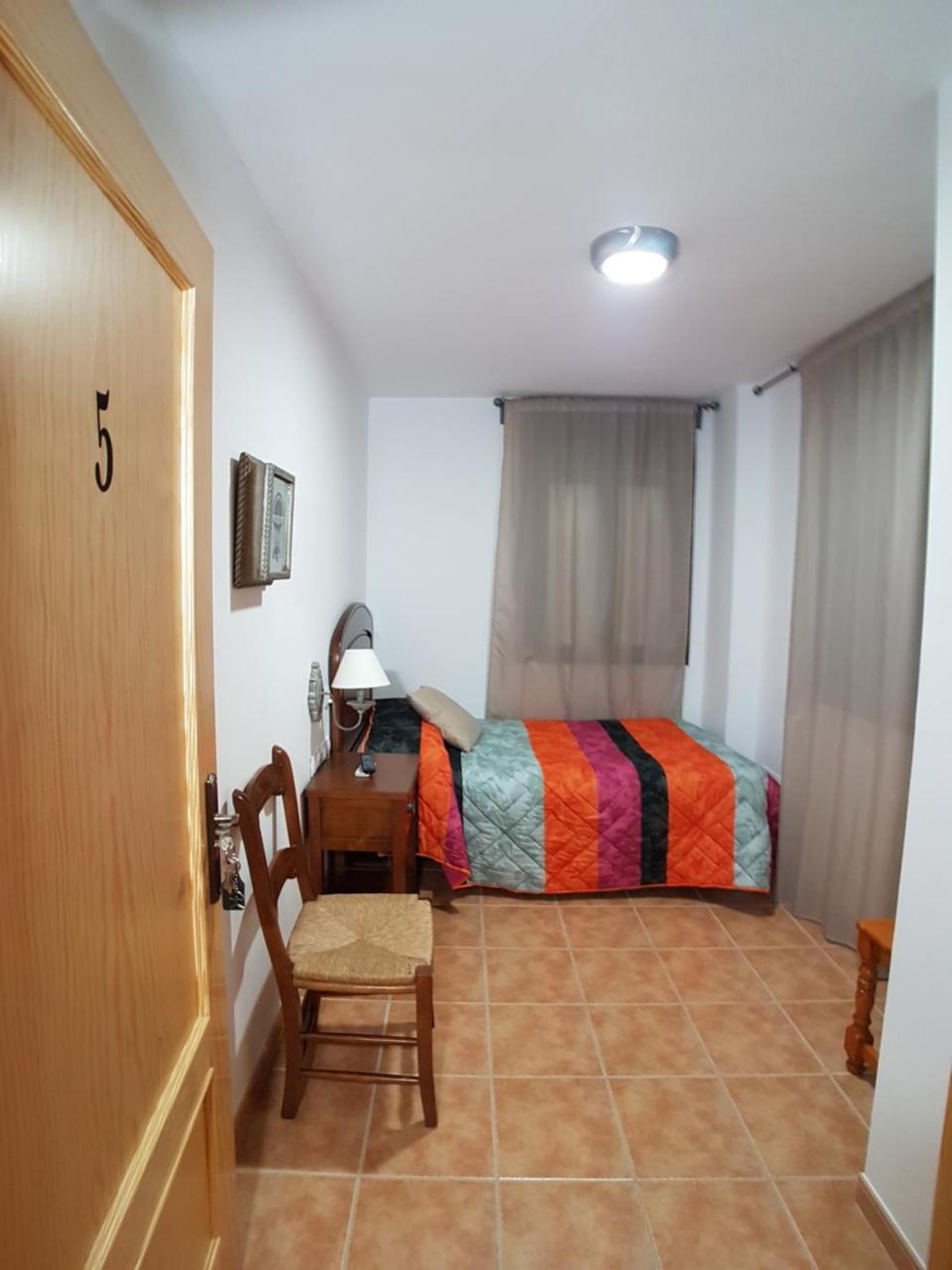 Hostal Meson La Era Риогордо Экстерьер фото